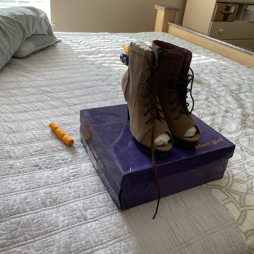 Size 8 madden girl  shoes